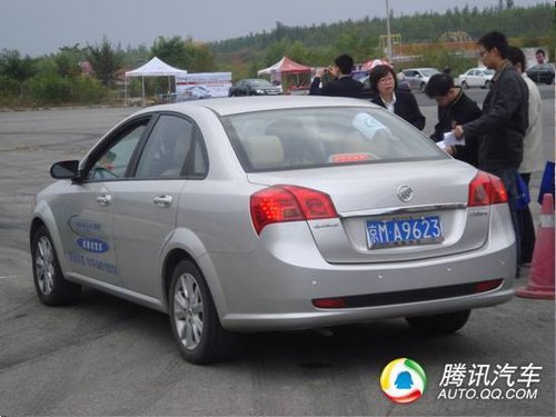 上海大众朗逸对比别克新凯越